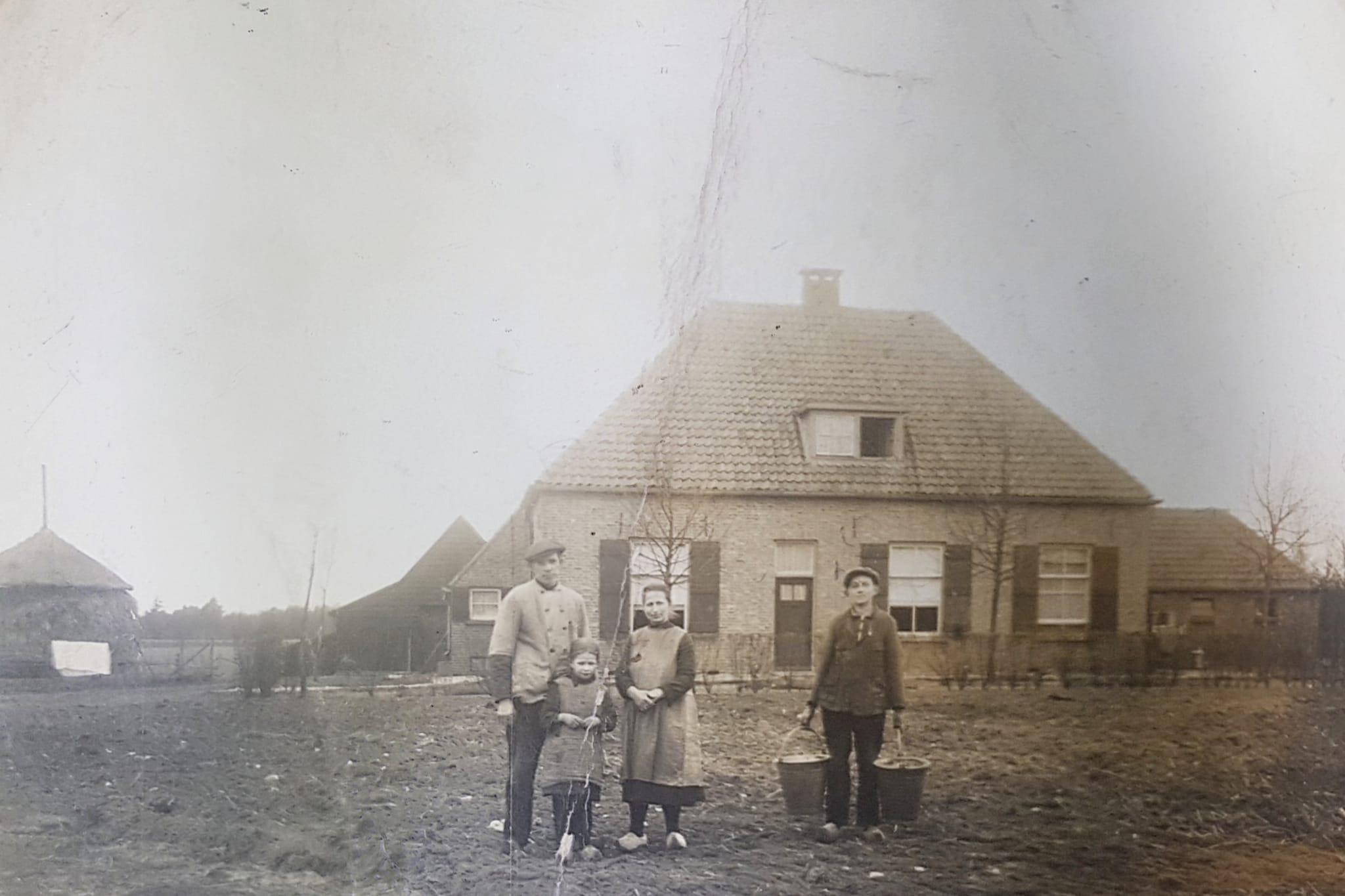 Historische foto van de boerderij, jaren 40
